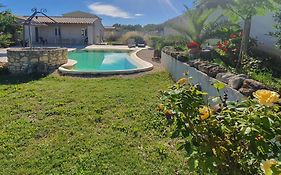 Coquet 2 pièces au calme avec piscine (2/4 pers)